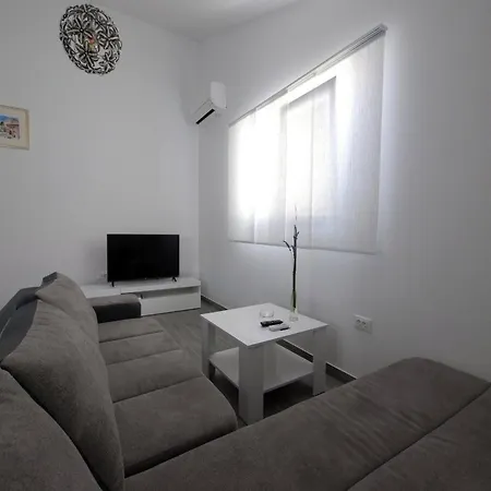 Maza - One Bedroom Antonio Apartment