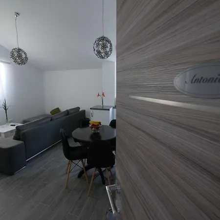 Apartment Maza - One Bedroom Antonio Zadar