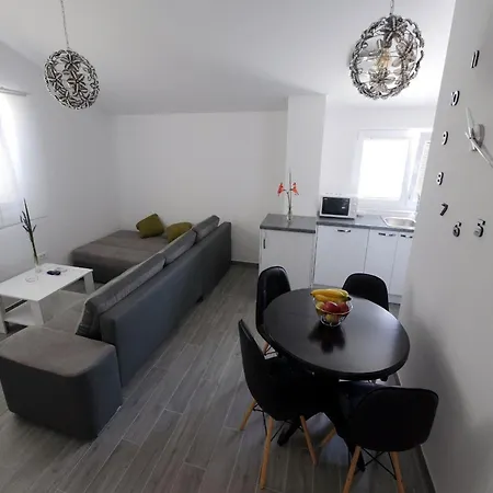Maza - One Bedroom Antonio Apartment *