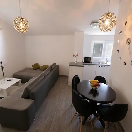 Apartment Maza - One Bedroom Antonio Zadar