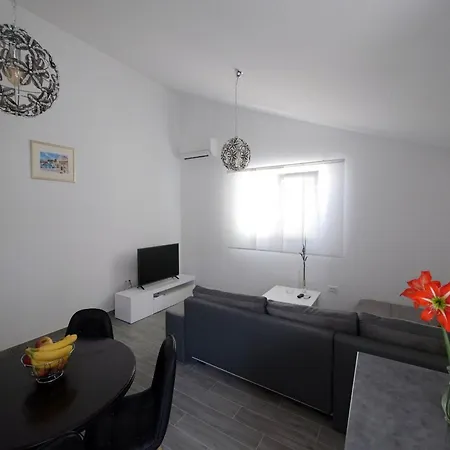 Maza - One Bedroom Antonio Apartment