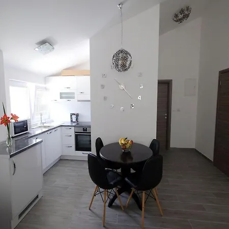 Maza - One Bedroom Antonio Apartment *