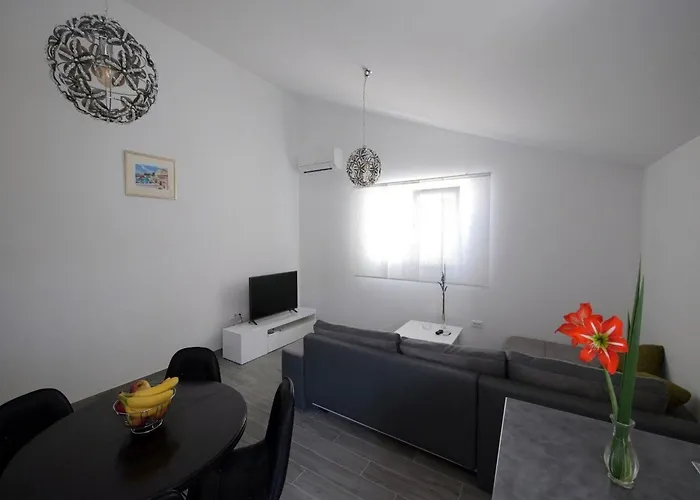 Maza - One Bedroom Antonio Apartment
